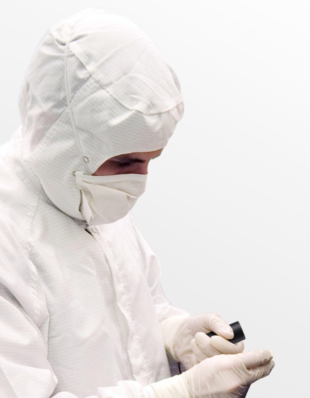 EC Cosmetics quality control specialist working in a non-dust environment